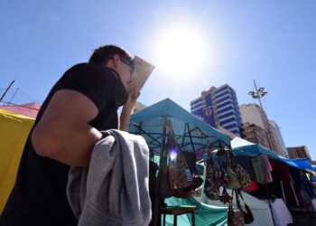 Ola de calor en La Paz elevó consumo de agua en 30%, la presión se redujo preventivamente