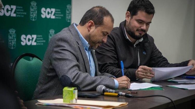 Cuatro Cañadas busca recursos para carretera y evaluará regalías con la Gobernación cruceña
