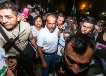 Camacho se arropa entre sus seguidores y afirma que no irá a declarar a La Paz