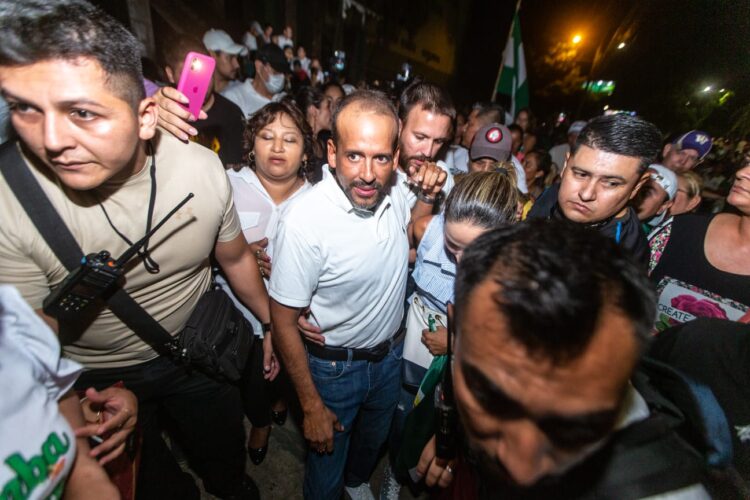 Camacho se arropa entre sus seguidores y afirma que no irá a declarar a La Paz