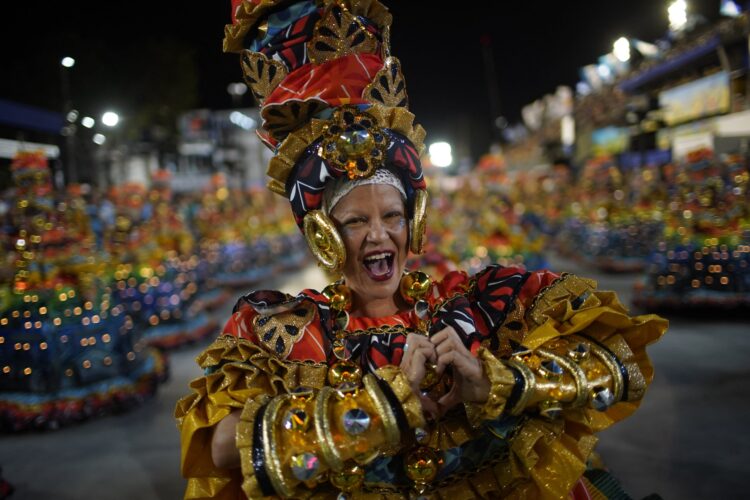 El carnaval de Rio se despide con la mira puesta en las elecciones de octubre