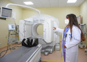El Gobierno ya gestiona transferencia de pacientes con cáncer de las Cajas al Centro de Medicina Nuclear