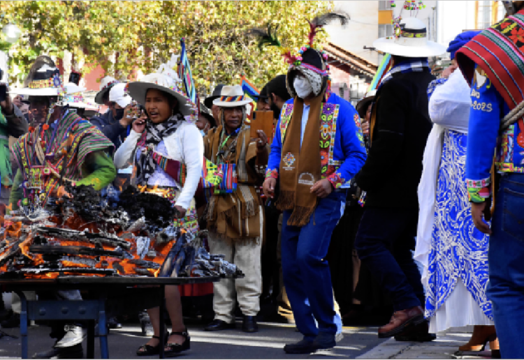 Celebran el Día de la Chakana, la cruz perfecta y cuadrada
