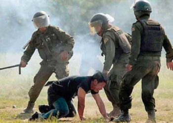 Sentencian a tres generales de la Policía a dos años y ocho meses de cárcel por la represión en Chaparina