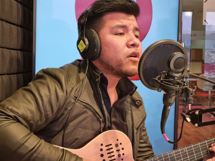 El joven cantautor Jhordy Apaza adelanta temas de su primer disco