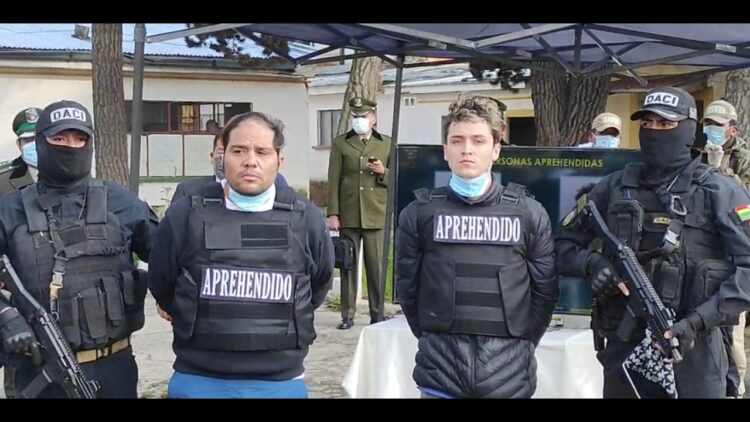 El Ministerio de Gobierno presenta a dos extranjeros como autores del atraco en Huajchilla