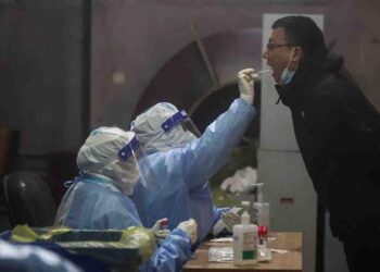 China registra casi 3.400 casos de COVID-19 en un día, el más alto en dos años