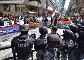 Propietarios de autos ‘chutos’ advierten con bloqueo de caminos si no se aprueba proyecto de ley