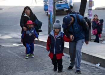 Desde este lunes 800.000 estudiantes acceden al horario de invierno en La Paz