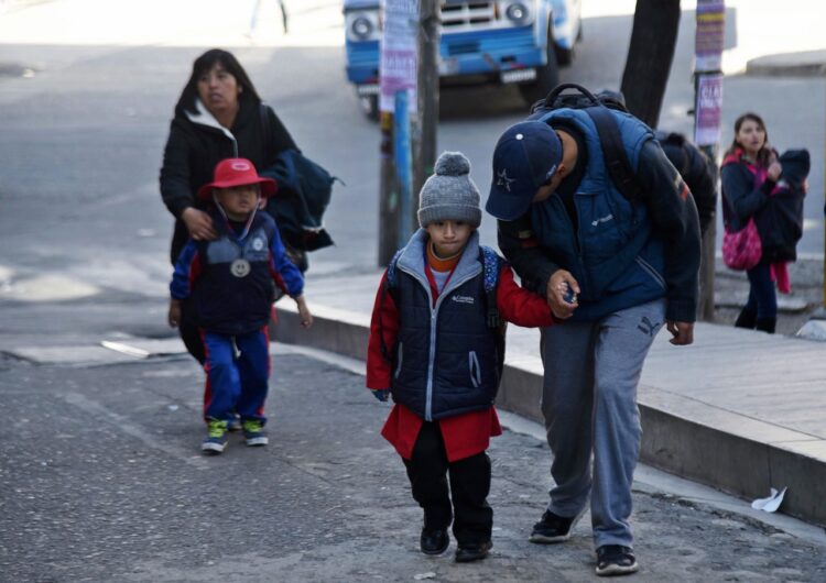 Desde este lunes 800.000 estudiantes acceden al horario de invierno en La Paz