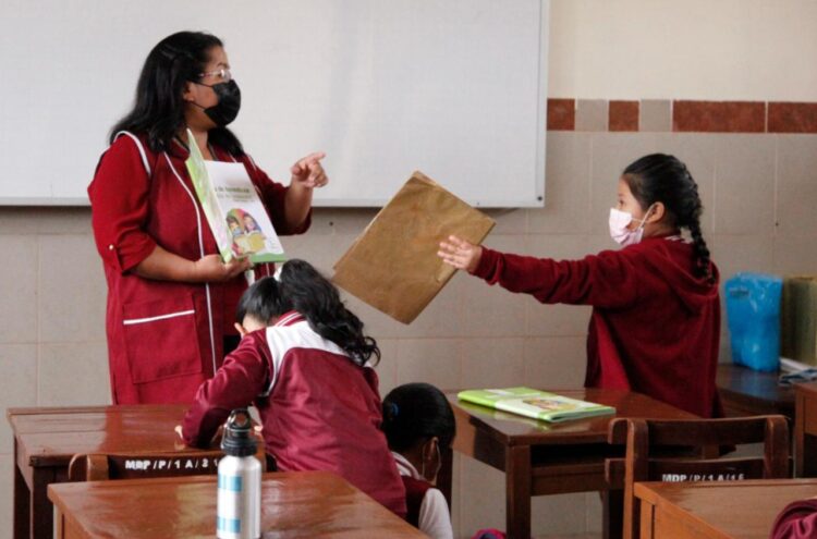 Advierten con descuentos a maestros y directores que suspendan clases por conflicto minero