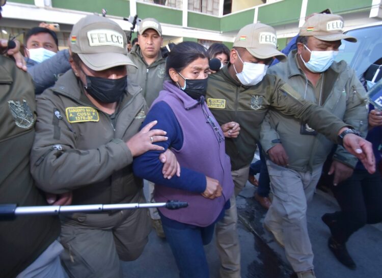 Dirigente cocalera pasará la noche en celdas policiales a la espera de su audiencia cautelar