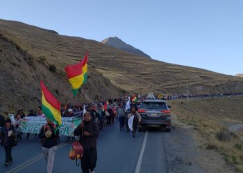 Marcha en puertas de La Paz, cocaleros dan ultimátum para el cierre del mercado paralelo