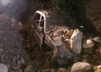 Testimonio: La tierra empujó mi coche contra la pared, bomberos nos sacaron a mí y mi familia por el parabrisas