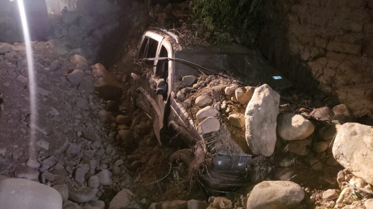 Testimonio: La tierra empujó mi coche contra la pared, bomberos nos sacaron a mí y mi familia por el parabrisas