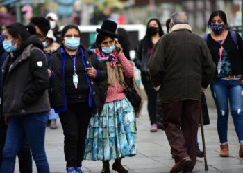 Contagios en La Paz se duplican a más de 300; en la capital se busca reforzar la vacunación