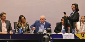 Los países presentes en la conferencia de la ONU sobre el cambio climático (COP27) siguen negociando el sábado.