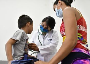 En medio del paro, Santa Cruz enfrenta al coqueluche, COVID-19 y viruela símica