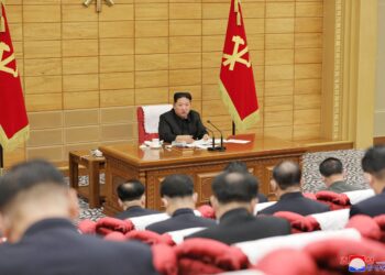 Corea del Norte registra más muertos y enfermos en su primer brote de COVID-19