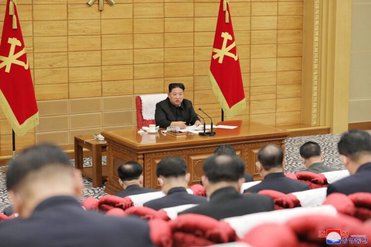 Corea del Norte registra más muertos y enfermos en su primer brote de COVID-19