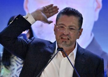 Rodrigo Chaves, del escándalo por acoso a la presidencia de Costa Rica