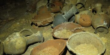 Hallan en Israel una cueva funeraria de la época de Ramsés II