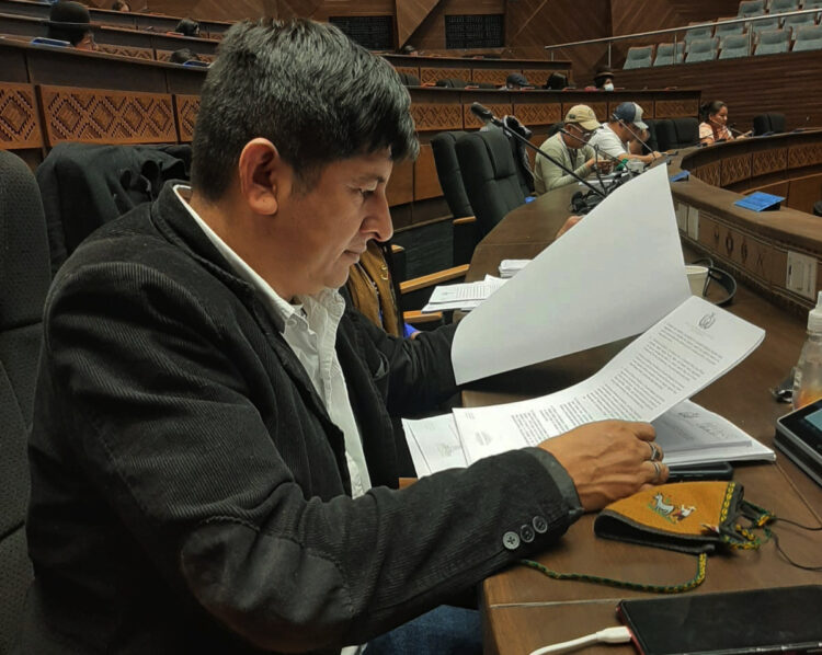 El oficialismo ratifica expulsión del diputado Cuéllar y pide al TSE pronunciarse sobre su curul