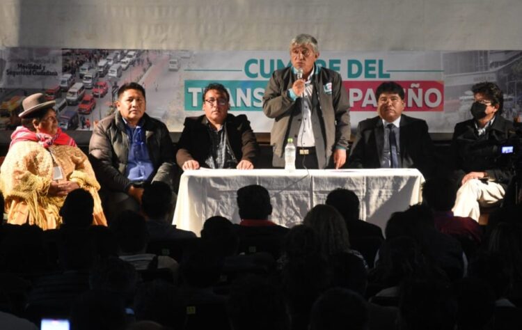 Restricciones y recorte de rutas, las conclusiones de la accidentada Cumbre de Transporte de La Paz