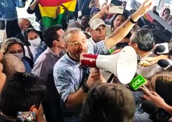 Rómulo Calvo frente a sus seguidores, este miércoles. Foto: CPSC