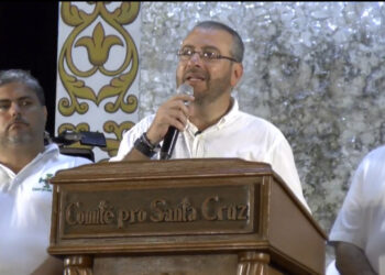 Rómulo Calvo, en el cabildo que definió para indefinido. Foto: APG