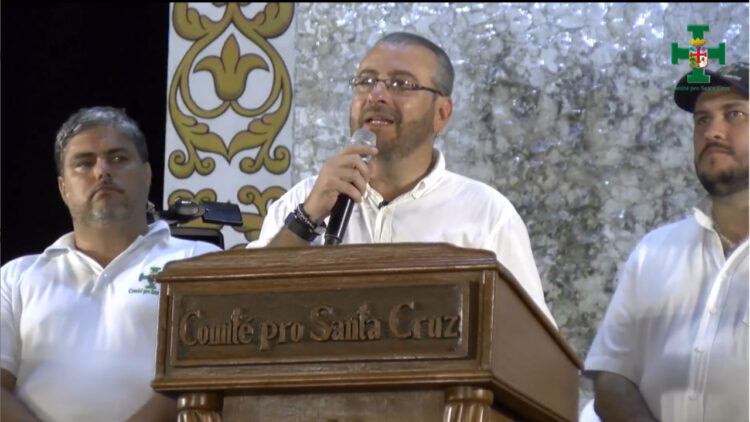 Rómulo Calvo, en el cabildo que definió para indefinido. Foto: APG