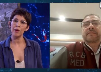 Claudia Benavente en diálogo con Rómulo Calvo, este miércoles.