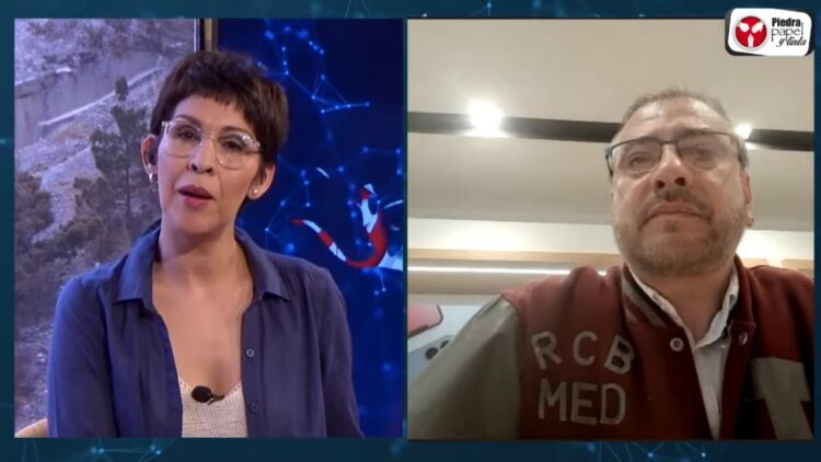 Claudia Benavente en diálogo con Rómulo Calvo, este miércoles.