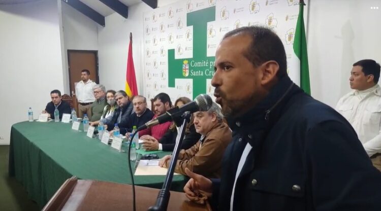 Camacho propone habilitar libros para que la gente elabore preguntas del Cabildo y habla de ‘desobediencia civil’