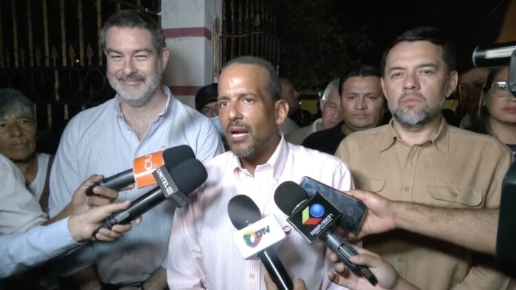Luis Fernando Camacho, ayer con la prensa.