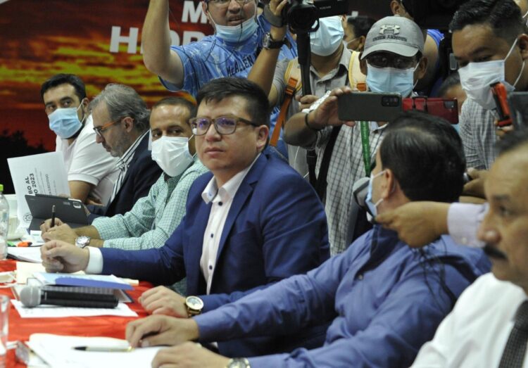 Luis Fernando Camacho y Sergio Cusicanqui, en la mesa técnica de Santa Cruz, el 15 de agosto.
