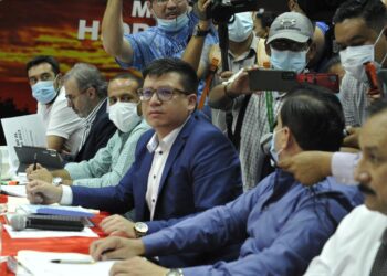 Luis Fernando Camacho en la mesa técnica del 15 de agosto. Foto: INE