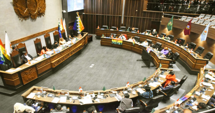 La ley sobre el Censo no es tratada debido a confusiones