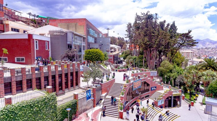 U.C.B.: Una educación transversal e integral