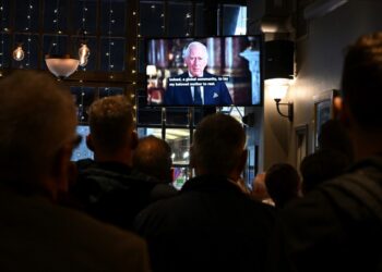El rey Carlos III de Gran Bretaña hace un discurso televisado a la nación. Foto: AFP