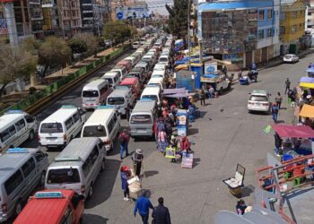 Congestionamiento del transporte en la Ceja de El Alto. Foto: GAMEA