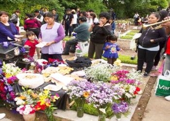 Todo listo para Todos Santos; en La Paz y El Alto alistan los cementerios