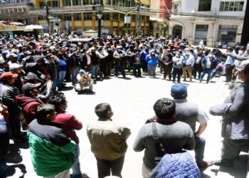 Un grupo de choferes va a cabildo; otro irá a diálogo el martes