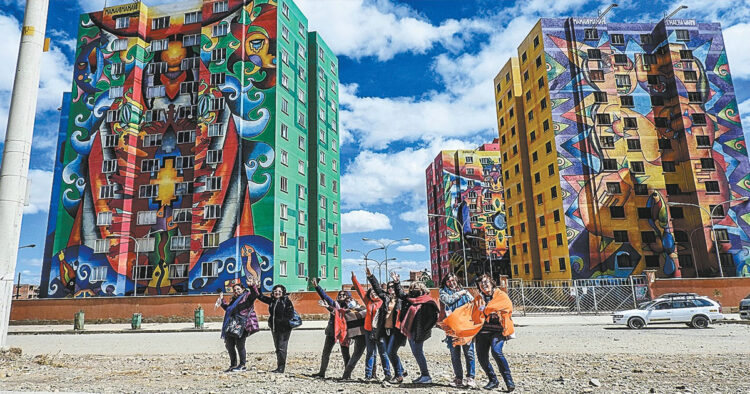 Imágenes de visitas a algunos puntos que son parte del Tour Cholet en El Alto.