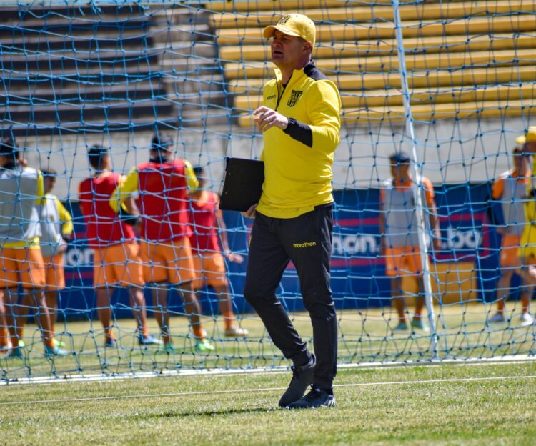 The Strongest inicia negociaciones con el DT Biaggio para renovar contrato
