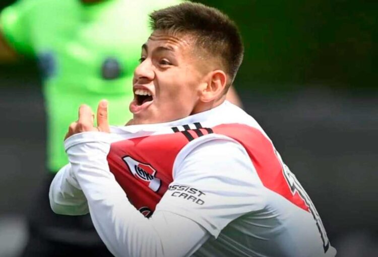 ¿Quién es el ‘Diablito’ Echeverri que destaca en el fútbol argentino?