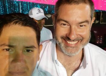 Bazán denuncia fotos de presunto ‘narco’ con concejal y le llueven imágenes del mismo hombre con líderes de Creemos