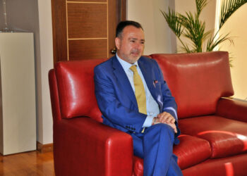 El cónsul Fernando Velasco en La Razón. Foto: Oswaldo Aguirre