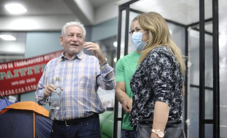 Justicia absuelve al exgobernador Costas y al resto de acusados por referéndum autonómico