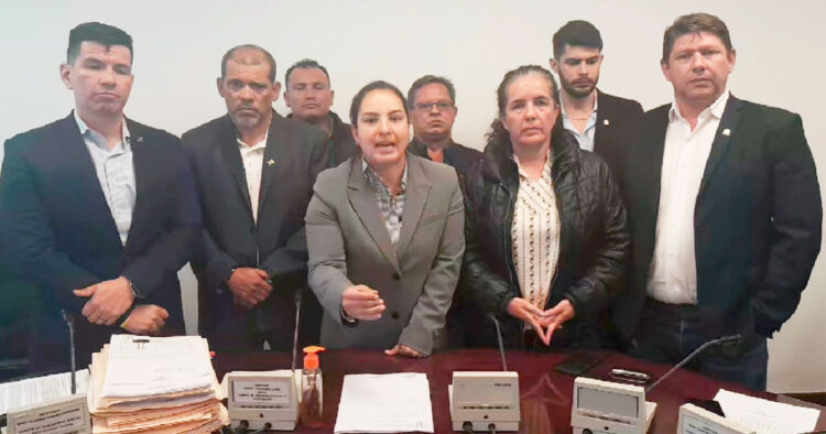 División en Creemos apunta a Camacho y su asesor